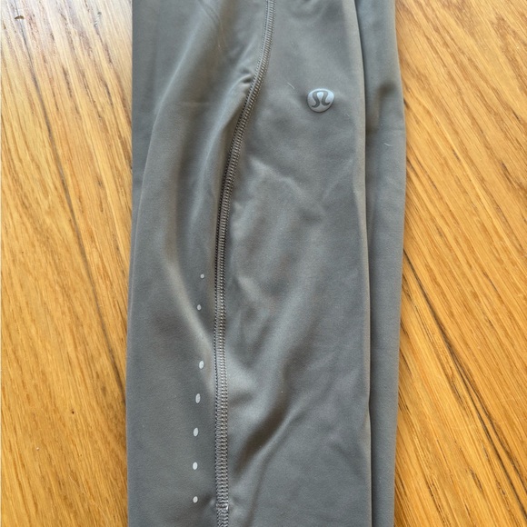 Lululemon - NWT - Greenish Gray Leggings with pockets - SZ 2 - Picture 7 of 10